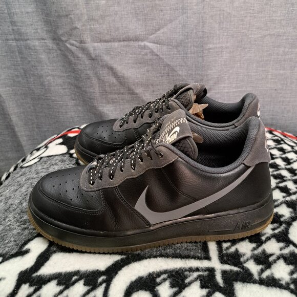 Size 9.5 Men Nike Air Force 1 07 LV8 Black CD0888-001 - Picture 1 of 14